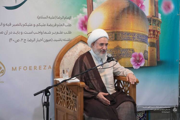 مراسم تلبس طلاب مدرسه فقهی امام رضا (ع) به دستان مبارک حضرت آیت‌الله اراکی (دام ظلّه)
